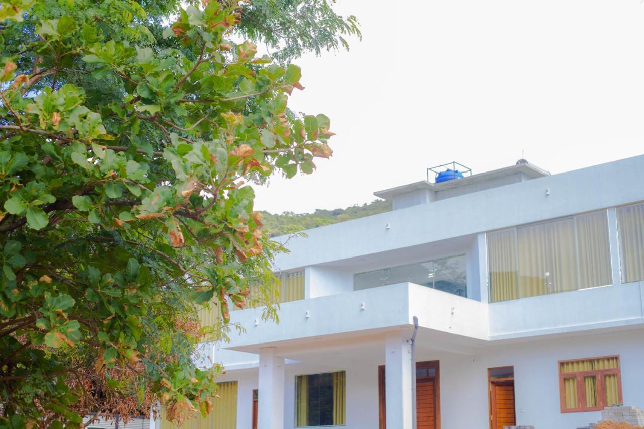 Crystal Riverston Deck Matale Dış mekan fotoğraf